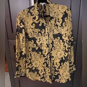 BB Dakota Gold/Black Button Top